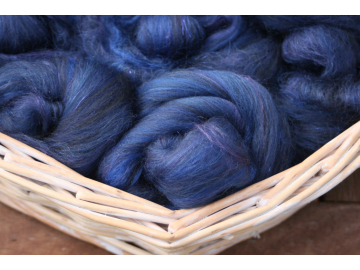 Midnight Skies - hand pulled roving - 100g