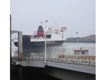 Waiting for the Ben My Chree