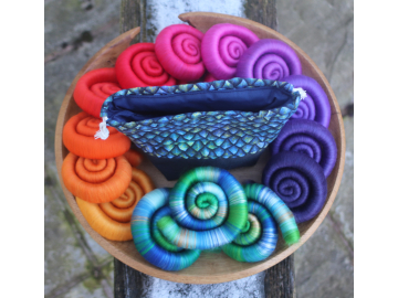 'Mother of Dragons' themed rolags and project bag set. - 210g minimum