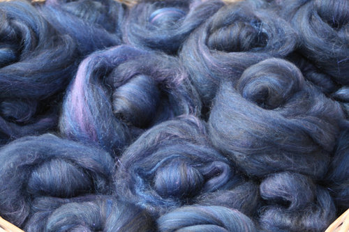 Midnight Skies - hand pulled roving - 100g
