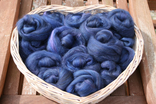 Midnight Skies - hand pulled roving - 100g